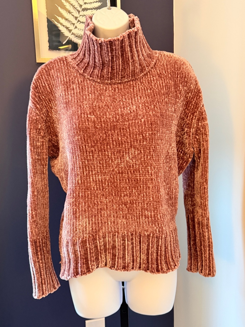 Chelsea & Theodore cropped cowl neck mauve chenille sweater. Size Small